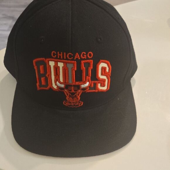 Mitchell & Ness Black Cap with Red Logo - Picture 1 of 6